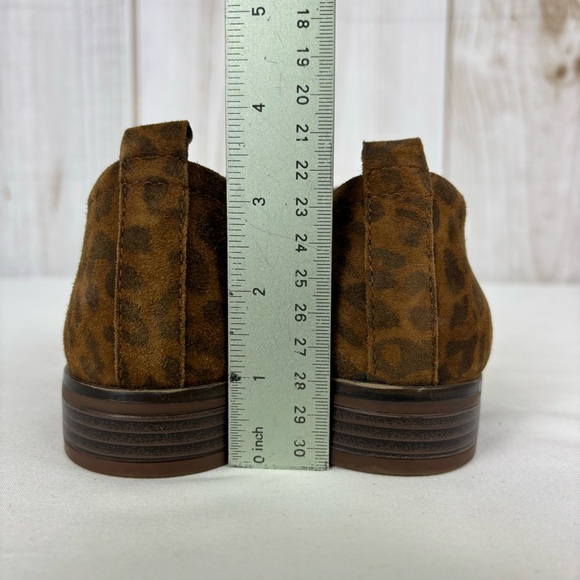 Clarks Trish Bell Loafers Leopard Print Suede Stud Accent Slip-On Shoes Size 7 - Picture 15 of 15